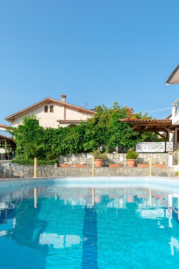 פוליכרונו Hotel Sarikas מראה חיצוני תמונה