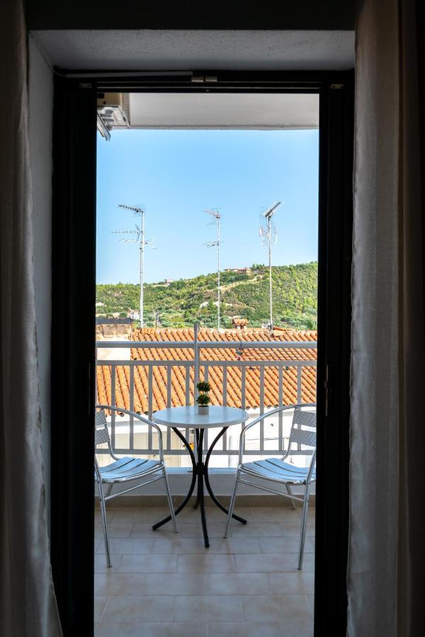 פוליכרונו Hotel Sarikas מראה חיצוני תמונה